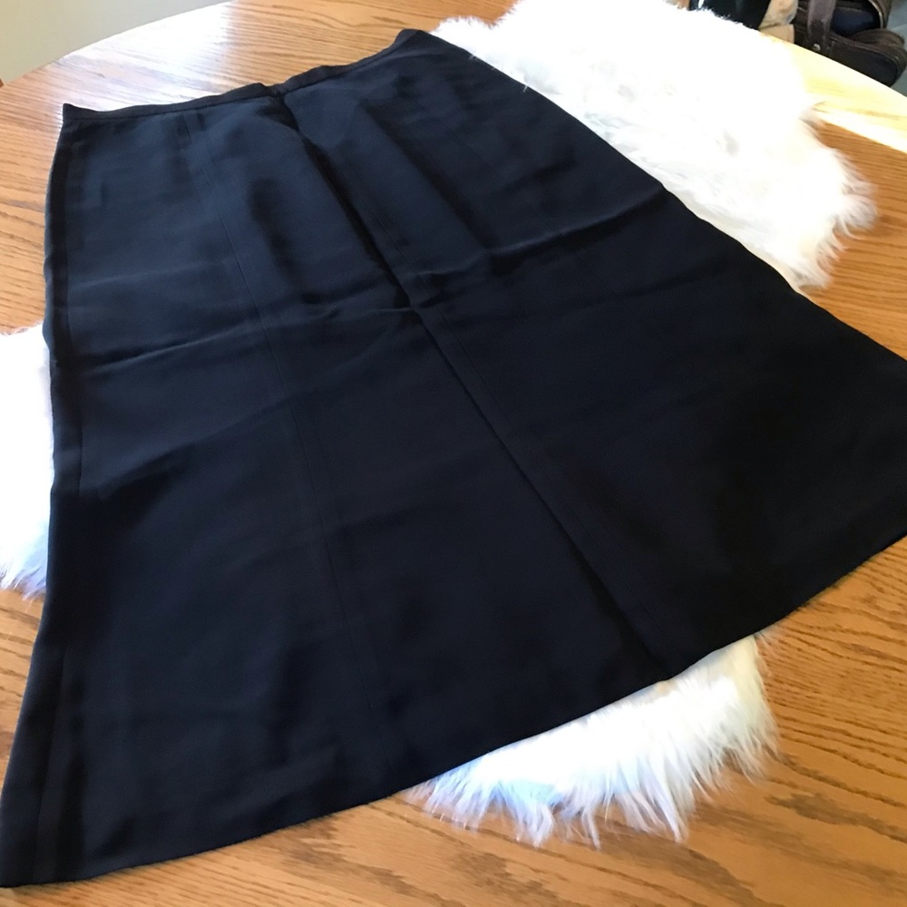 Unavailable — EUC Eddie Bauer black mid skirt